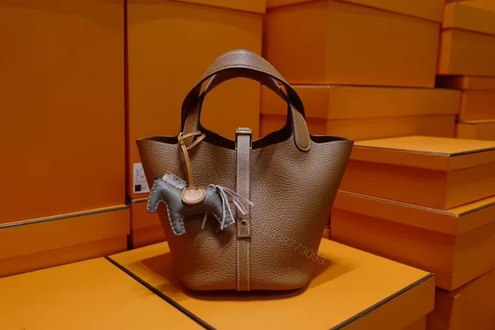 View 1 of Hermes A貨 女款 Picotin Lock 手提包 棕色全皮水桶包 經典耐看款