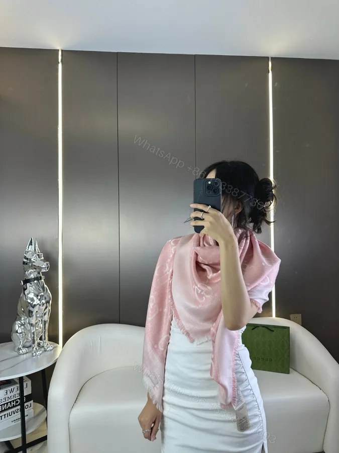 View 1 of Gucci高仿絲質圍巾粉色系列時尚氣質百搭單品