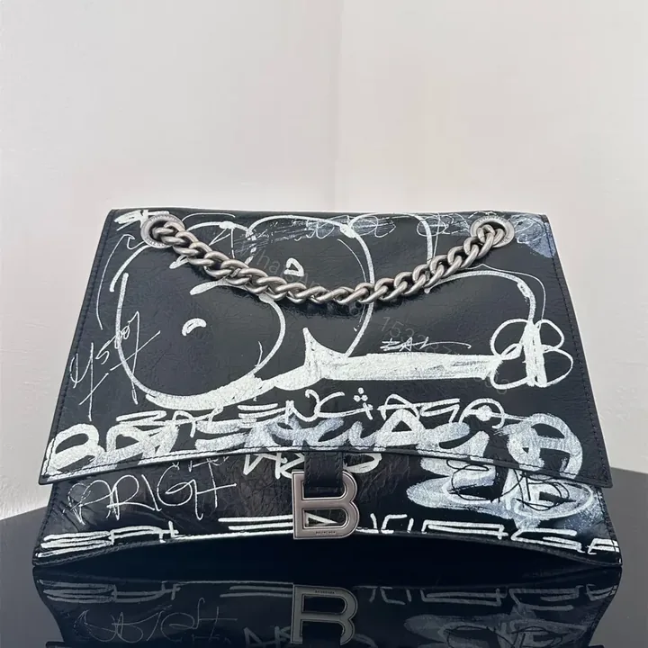 View 1 of 高仿BalenciagaCrush沙漏包黑色塗鴉S