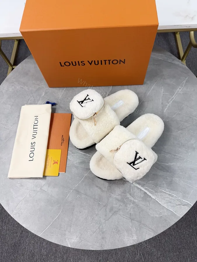 View 1 of LV 高仿羊羔絨拖鞋 奶白黑標口袋款
