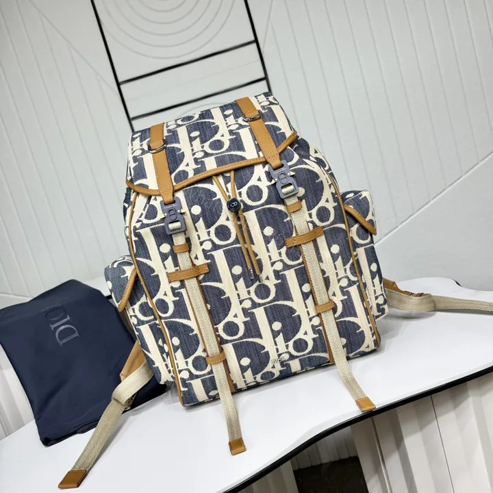 View 1 of Dior 一比一 拼色老花雙肩包 時尚大容量後背包 休閒旅行款