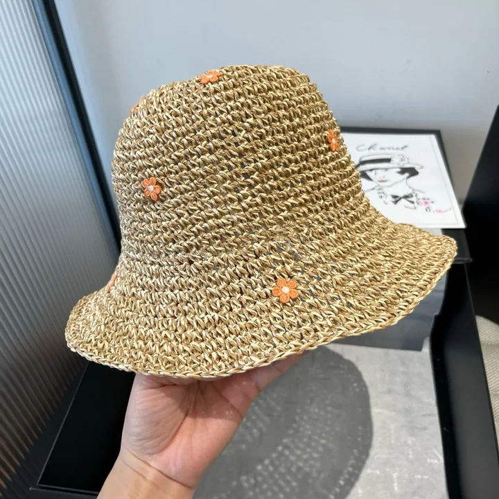 View 1 of Gucci精品仿製藤編花朵帽 女款可愛漁夫帽造型 夏季休閒風格