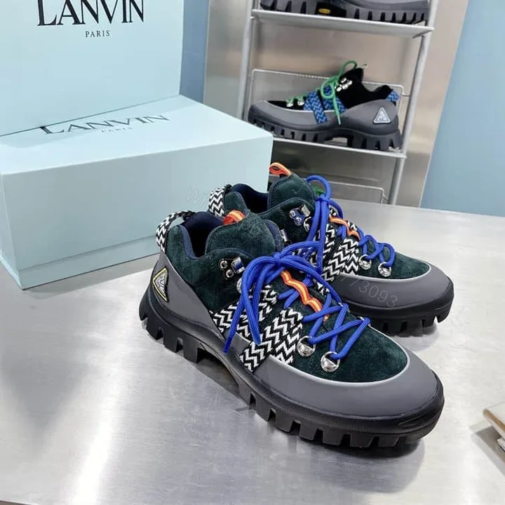 View 1 of LOUIS VUITTON SNEAKER – LSVT322