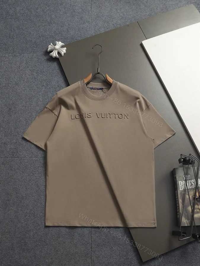 View 1 of LV 原單男款立體Logo短袖T恤 極簡百搭休閒款