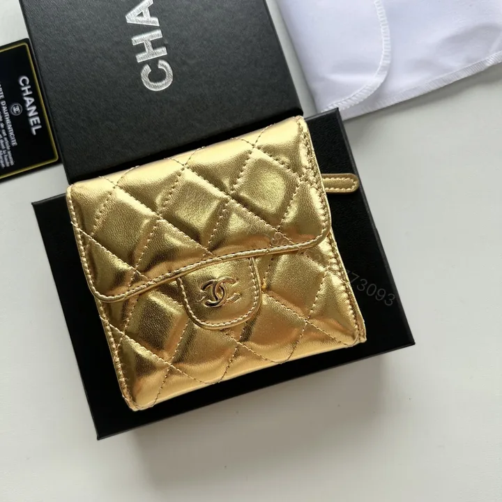 View 1 of Chanel 高仿女士短夾 金色亮面設計 菱格紋限量感單品