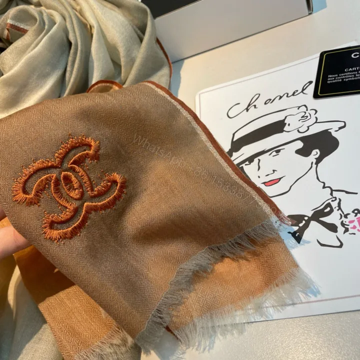 View 1 of Chanel A貨大地色雙C刺繡圍巾 柔紗面料秋冬百搭披肩