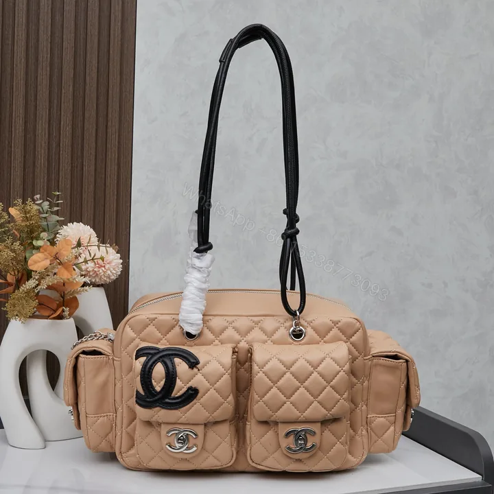 View 1 of Chanel 高仿 女款多口袋手提包 實用輕盈日常百搭設計 2025人氣推薦