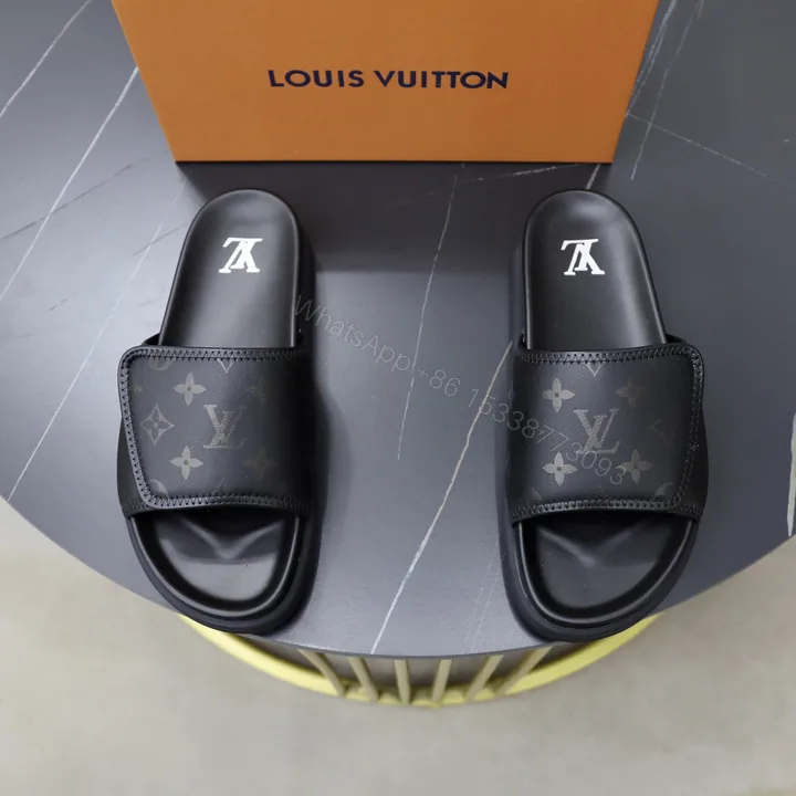 View 1 of LV 原單 男款 黑色皮質Monogram拖鞋 高級質感款