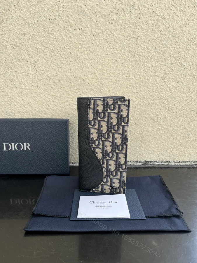 View 1 of Dior 高仿男士長夾 老花拼皮革款 深藍經典時尚感