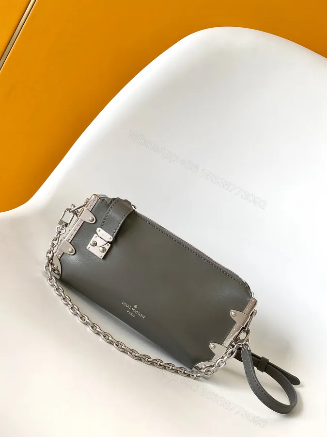 View 1 of LV A貨灰色鏈條手拿包 小巧個性風格五金亮點設計