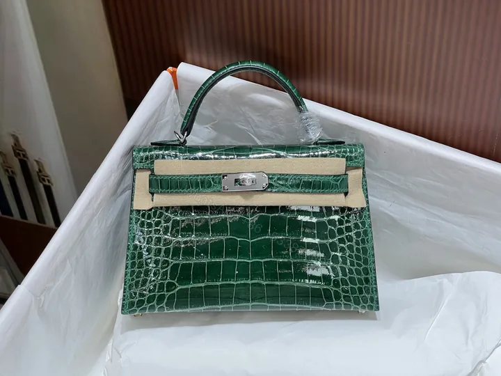 View 1 of Hermès 高仿 Kelly Pochette 綠色亮面鱷魚紋手提包 小眾高級精品女包