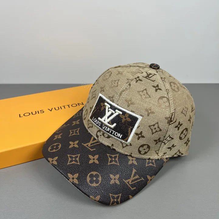 View 1 of 一比一LV老花Logo棒球帽卡其色精品潮流帽