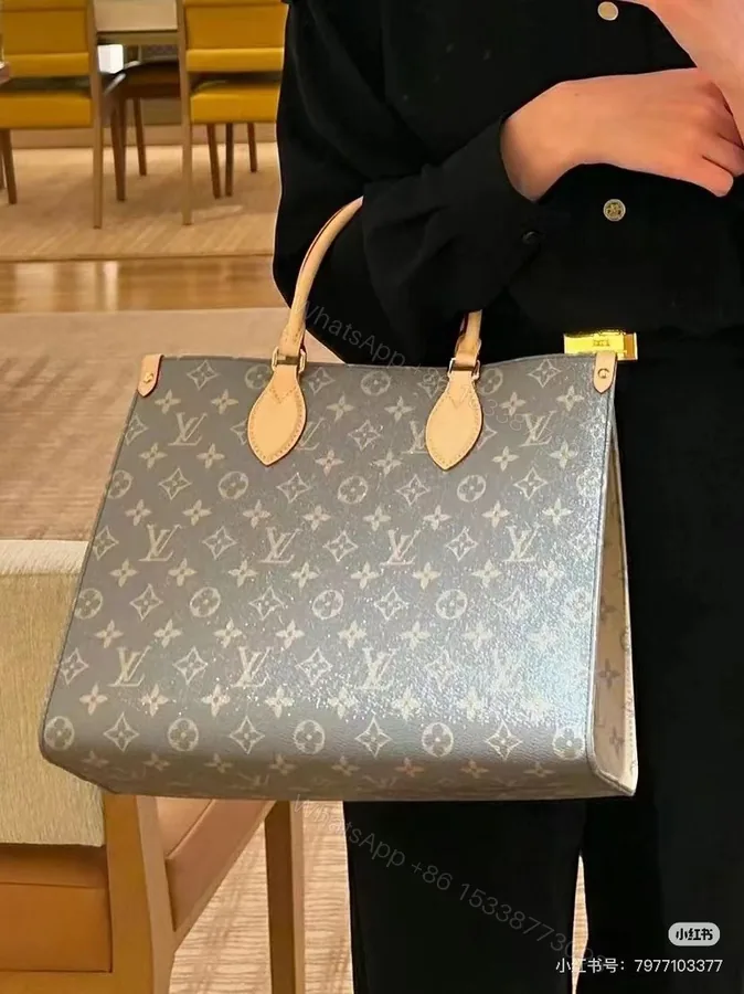 View 1 of LV原單OnTheGo MM灰色托特包 大容量挺版造型 通勤必備品牌包推薦款