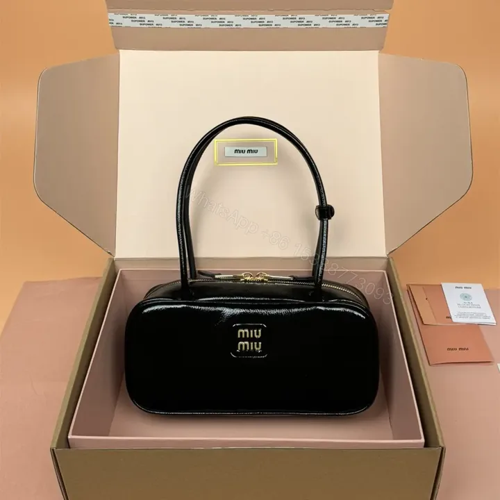 View 1 of 高仿miumiu*Beau系列5BB173漆面羊皮手提包黑色免檢版