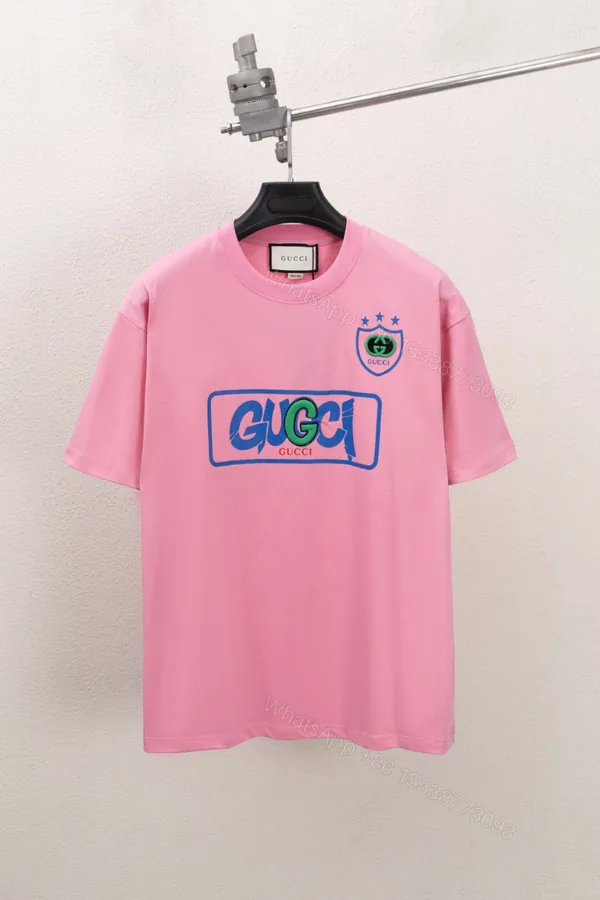 View 1 of Gucci A貨男裝粉色短袖T 盾牌標誌與活潑彩印設計