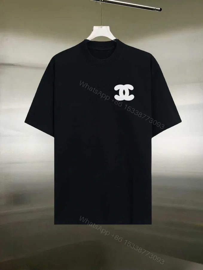 View 1 of Chanel高仿男款黑色短袖T恤 經典小LOGO設計 夏季極簡首選