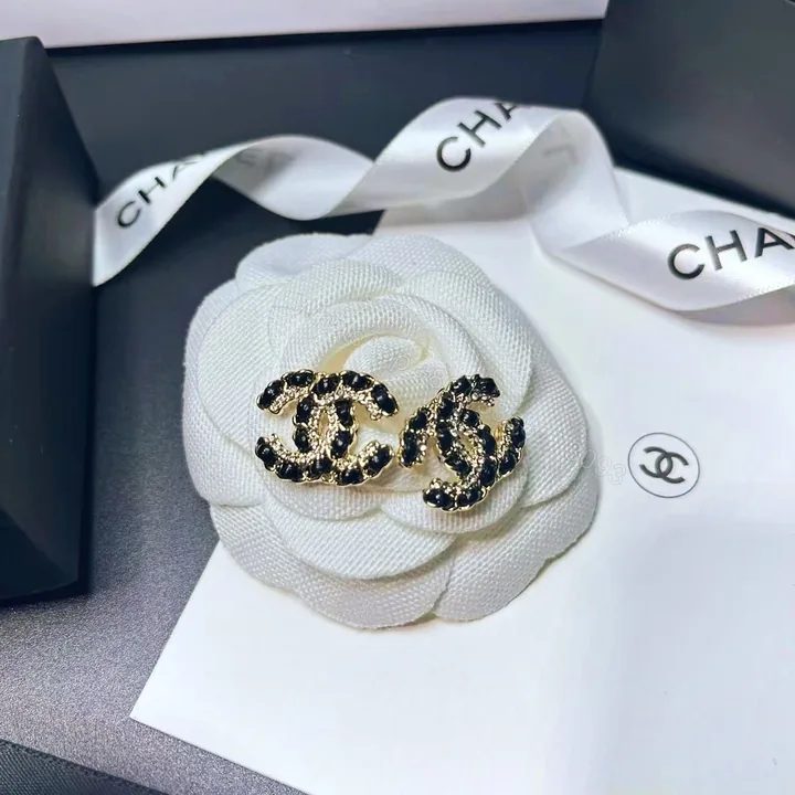 View 1 of Chanel 一比一珍珠星型雙C耳環 可愛奢華造型 女生百搭設計款
