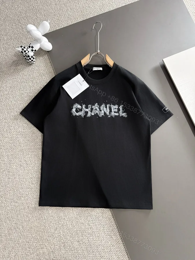 View 1 of Chanel 高仿女款黑色破壞LOGO T恤 潮感滿分藝術復古風格