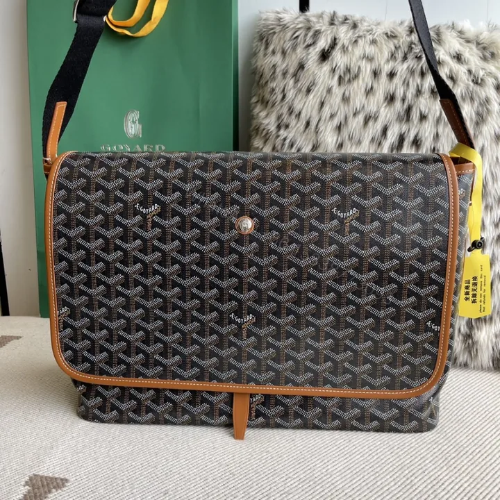 View 1 of 高仿Goyard*Capetien系列CAPETIE郵差包棕色中號免檢版