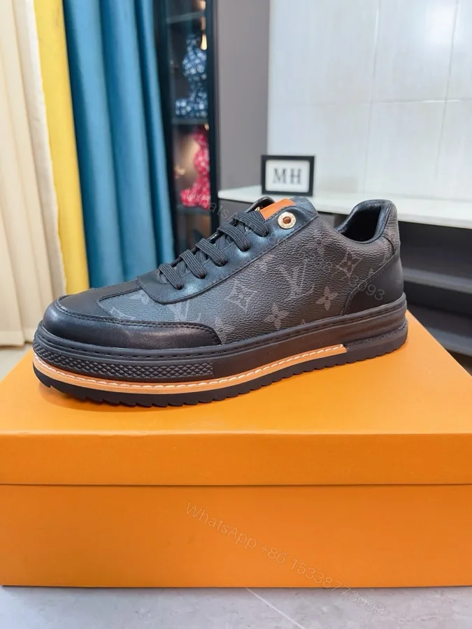 View 1 of LV 一比一黑色Monogram休閒運動鞋 精品百搭鞋款