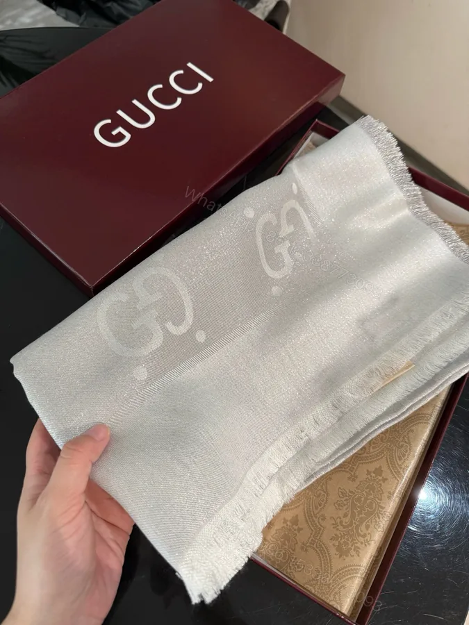 View 1 of Gucci 原單銀灰雙G絲混圍巾 女款柔光感百搭質感款
