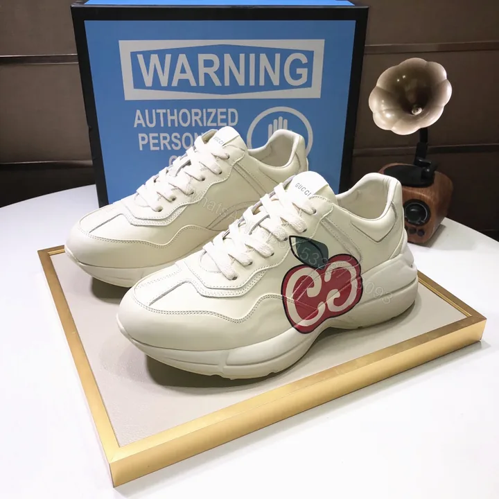 View 1 of Gucci A貨男款櫻桃LOGO厚底復古鞋 簡約又具趣味風格