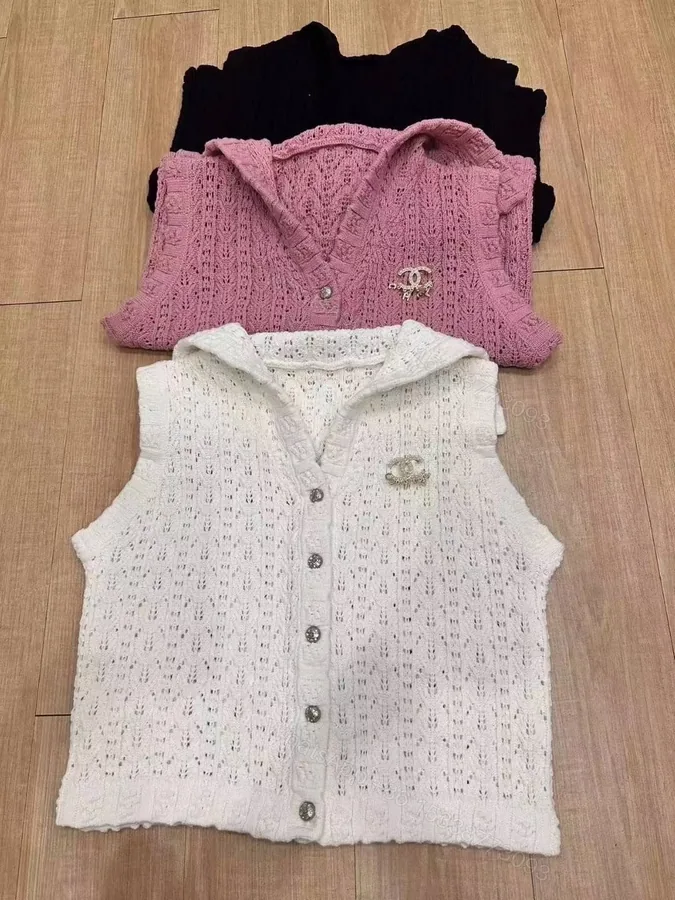 View 1 of CHANEL高仿針織連帽無袖背心外套 女士氣質款2025早春精品服飾