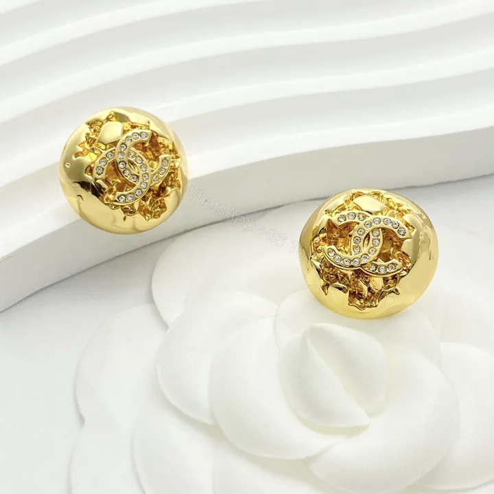 View 1 of Chanel 原單金色立體耳釘 雙C立體雕花圓形飾品