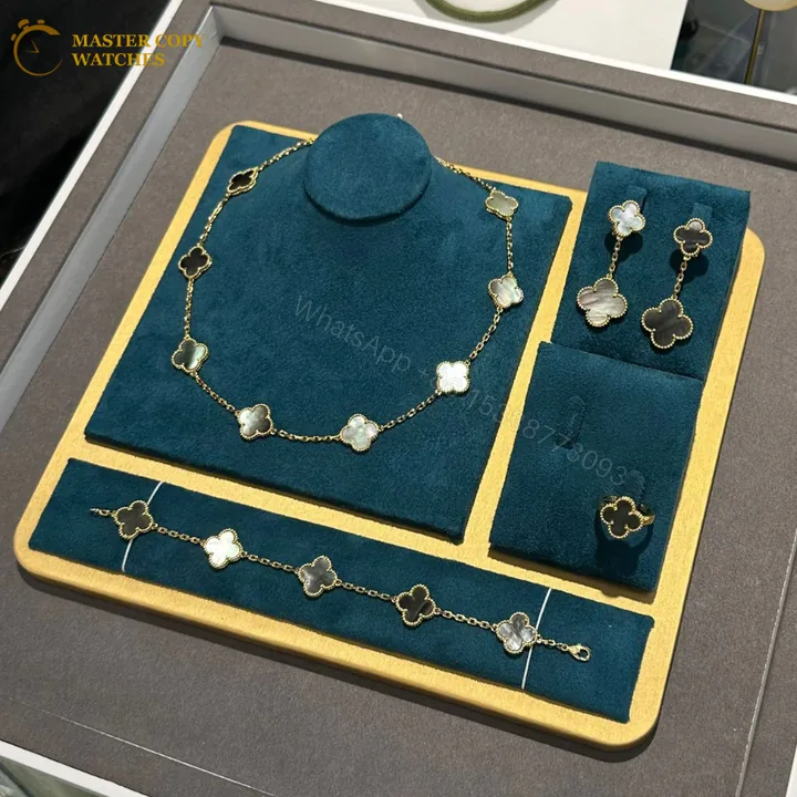 View 1 of Van Cleef Bracelet Replica