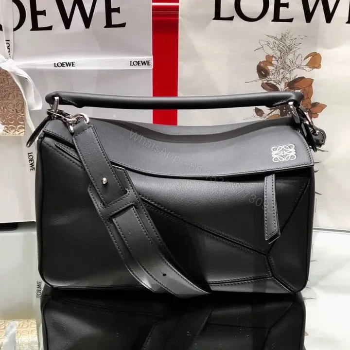 View 1 of 高仿Loewe*Puzzle系列1100單肩包黑色中號免檢版