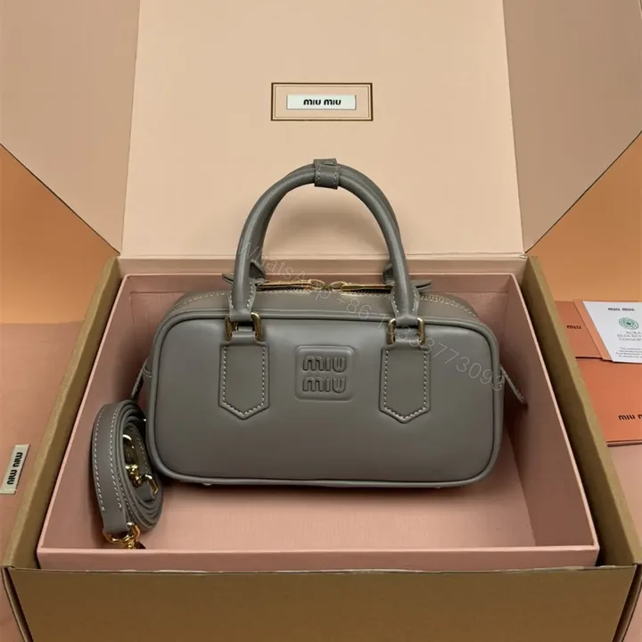 View 1 of 高仿miumiu*Arcadie系列5BB142小牛皮斜挎包灰色免檢版