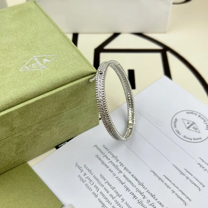 View 1 of 高仿首飾VanCleef&Arpels*RP27H00單排鑲鑽白金手鐲