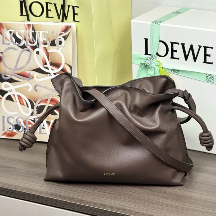 View 1 of 高仿Loewe*Flamenco系列3606福袋包咖啡色中號免檢版