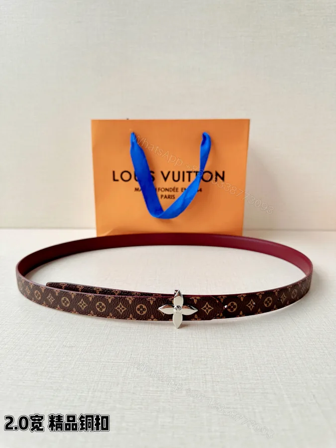 View 1 of LV 一比一女款 Monogram 花朵扣細版腰帶 氣質穿搭款