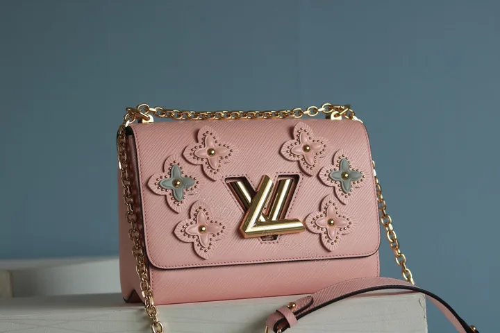 View 1 of LV 高仿粉色花卉鉚釘鏈條包 優雅甜美單肩斜挎