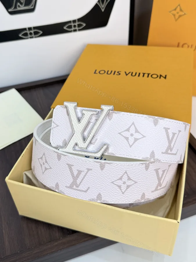View 1 of LV 高仿男款白色Monogram皮帶 銀色LV扣百搭時尚款