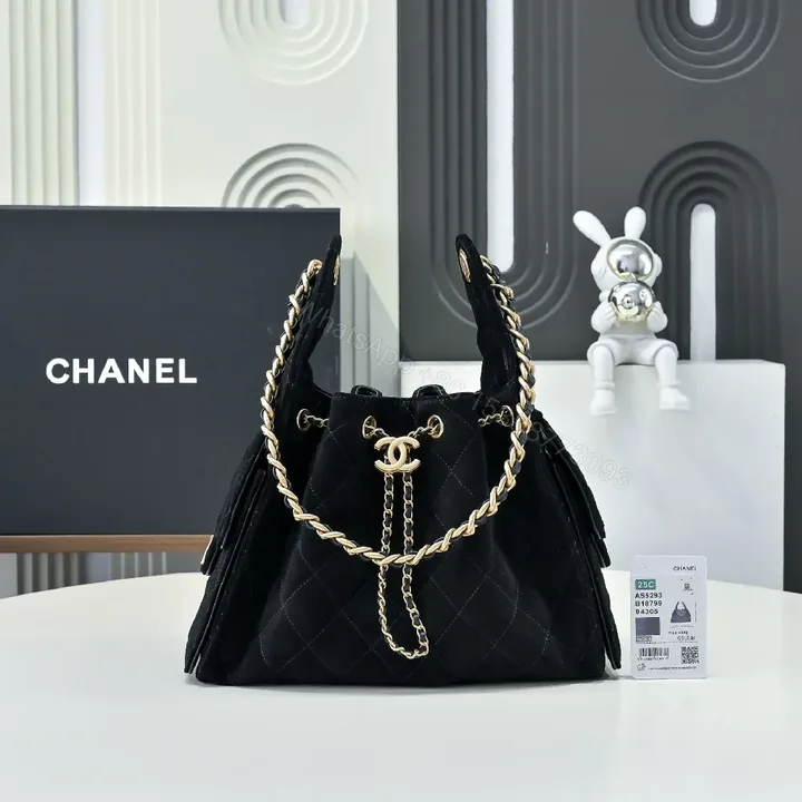 View 1 of Quilted Black Shoulder Bag: Gold Chain, Luxe Texture, Versatile Style