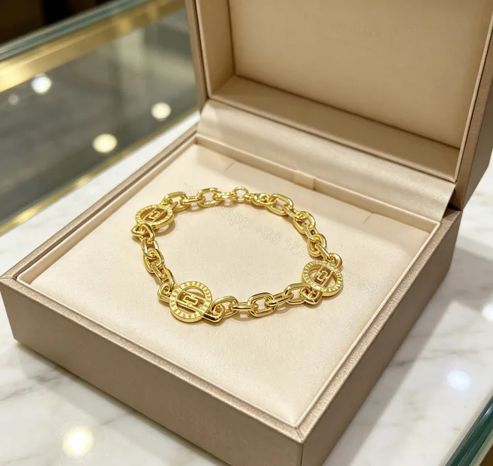 View 1 of BVLGARI 復刻 圓牌鏈條手鍊 厚鏈設計 時尚款