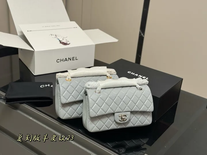 View 1 of CHANEL高仿羊皮手提包23cm 灰色女士菱格鏈條包優雅通勤百搭款