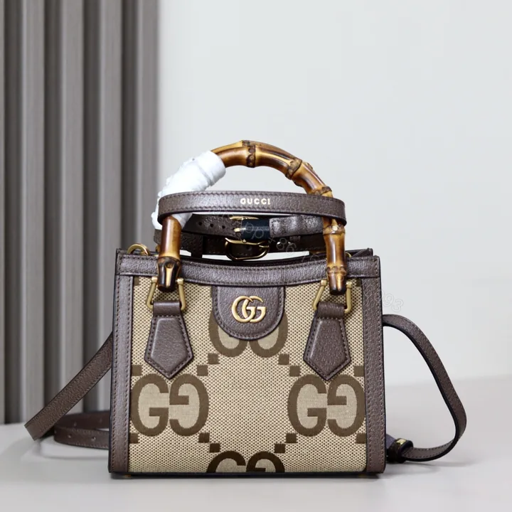 View 1 of GucciA貨Bamboo 1947放大GG竹節帆布方包特大號 肩背手提兩用