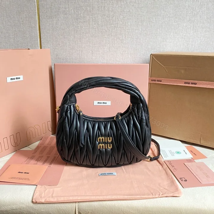 View 1 of 高仿miumiu繆繆*Matelasse系列5BC125手袋黑色免檢版