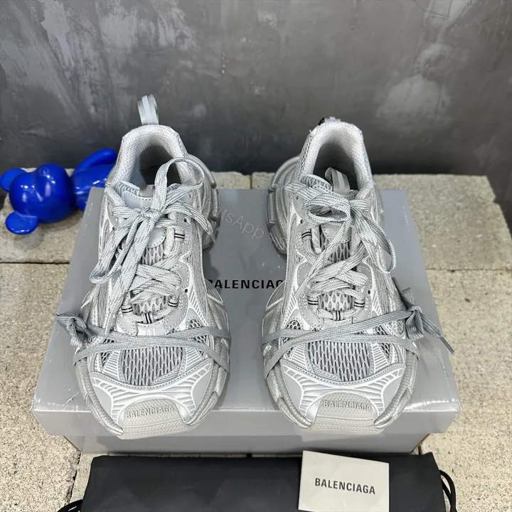 View 1 of Balenciaga 高仿銀灰老爹鞋全灰層次造型感滿分