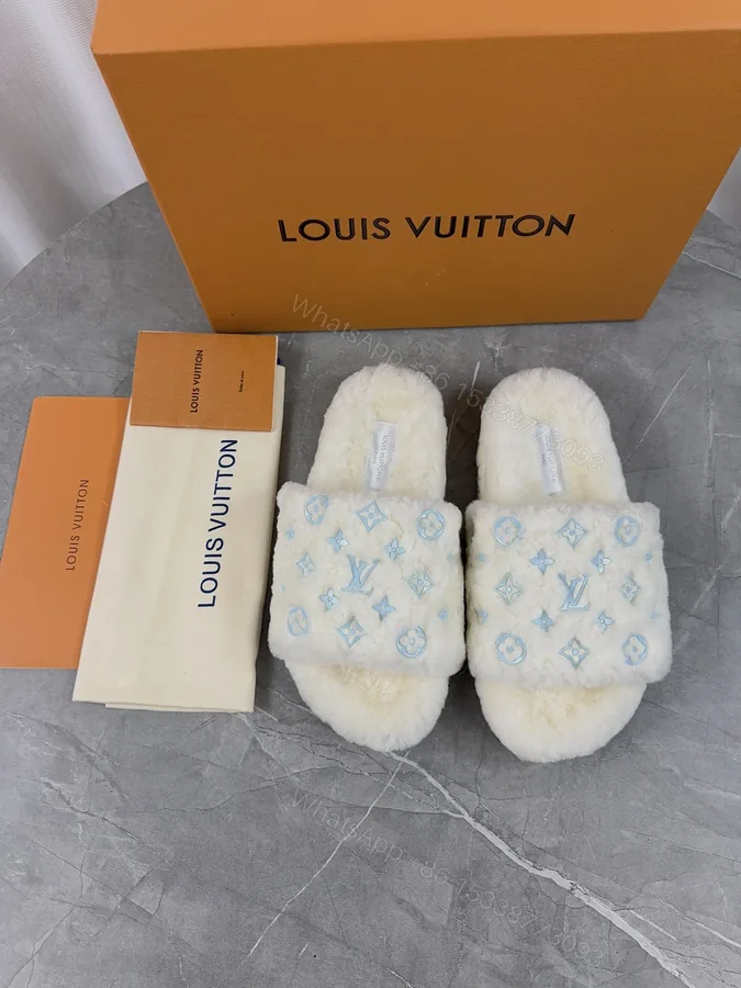 View 1 of LV 原單毛毛拖鞋 白色藍紋冬季經典款