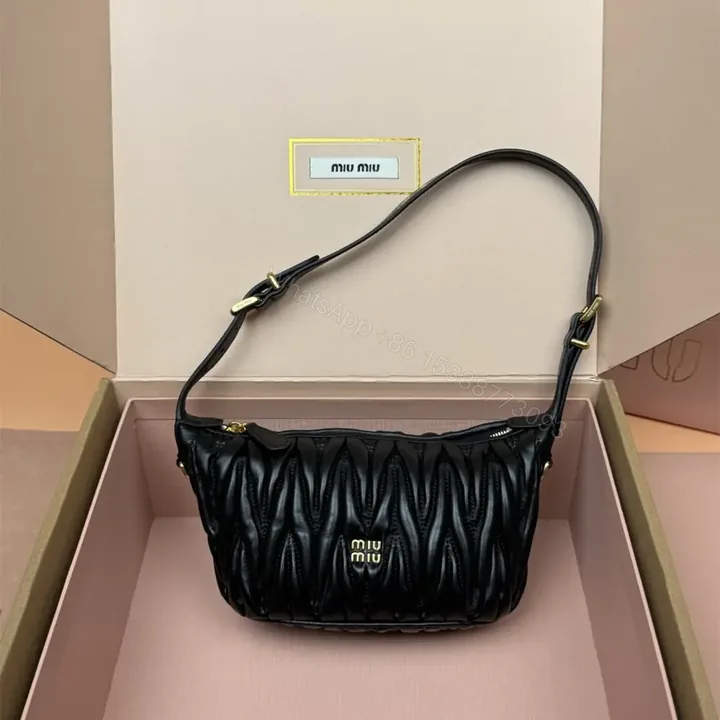 View 1 of 高仿miumiu*5BP100小牛皮元寶手袋黑色免檢版