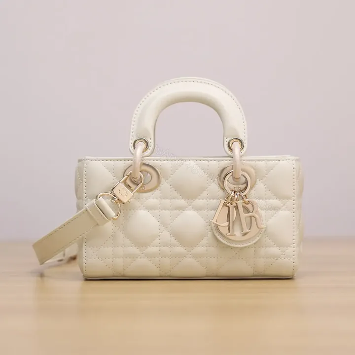 View 1 of 高仿Dior*LadyDJoy系列S0910M030小羊皮戴妃包白色Mini免檢版