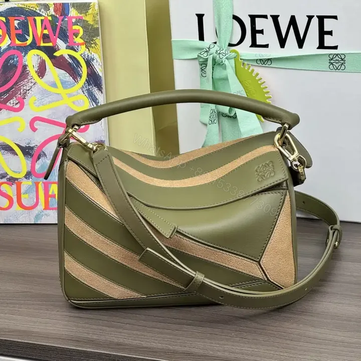View 1 of 高仿Loewe*Puzzle系列6567單肩包橄欖綠小號免檢版