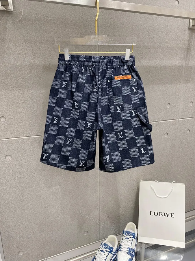View 1 of LV 一比一棋盤格提花運動短褲 男士休閒寬鬆五分褲