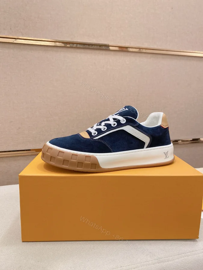 View 1 of LV 高仿 男款麂皮休閒鞋 深藍色質感款 立體刺繡設計