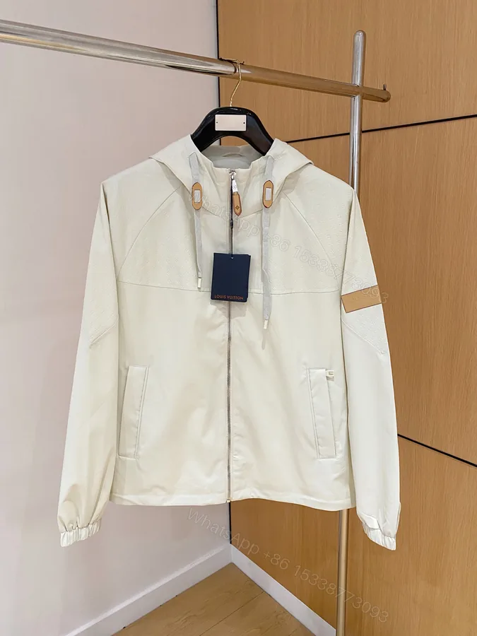 View 1 of LV 高仿白色連帽外套 簡約設計百搭單品