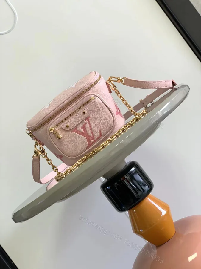 View 1 of LV 一比一粉色胸包 女生斜背腰包 輕巧甜美設計